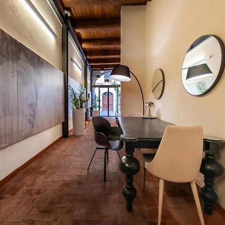 Deluxe In Palazzo Storico - Centro - Isola Rossa 萨萨里