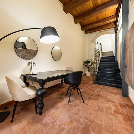 Deluxe In Palazzo Storico - Centro - Isola Rossa 萨萨里