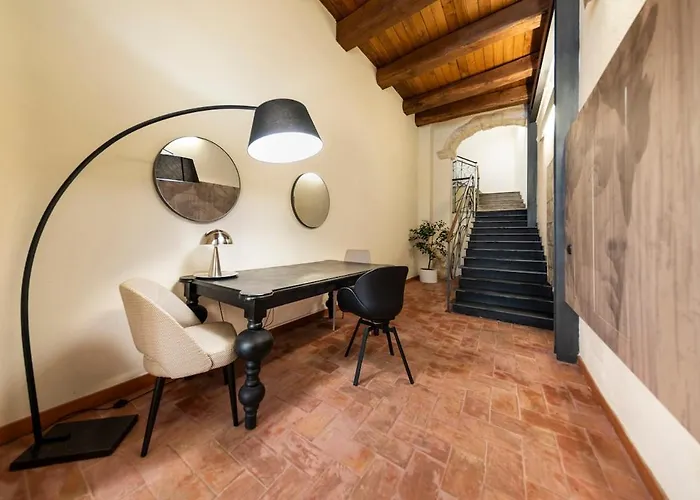 Deluxe In Palazzo Storico - Centro - Isola Rossa 萨萨里